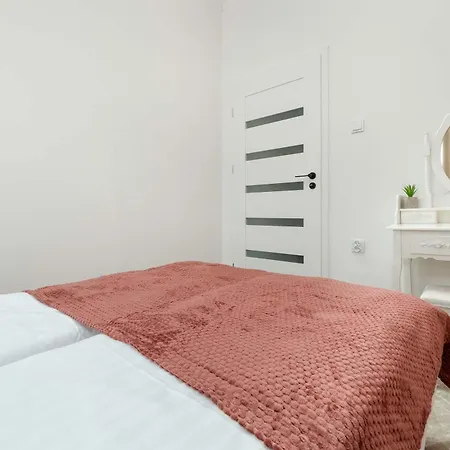 W Sercu Lodzi Piotrkowska Balkon & 2 Sypialnie By Renters Lodz (Lodz)
